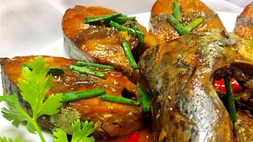Bí quyết nấu món cá ngừ kho nước dừa thơm ngậy đưa cơm