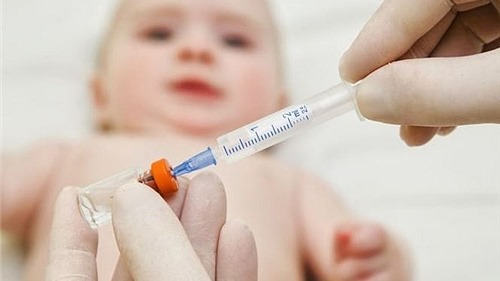 Xuất hiện 2 trường hợp đầu tiên phản ứng vắc xin ComBE Five tại TP.HCM