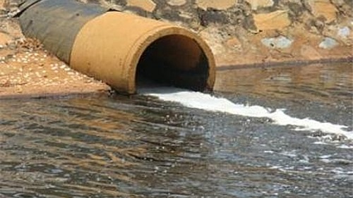 Hà Nội: Xử phạt nghiêm hành vi xả chất thải ra sông, mương, hồ