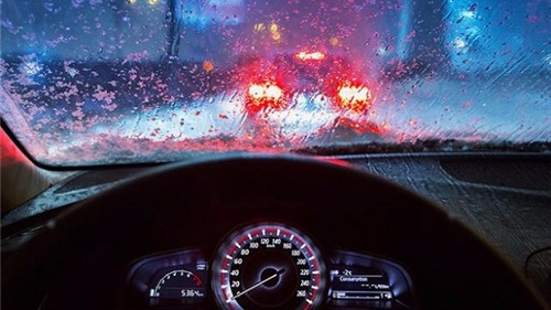 Những thói quen khi lái xe mùa mưa có thể phá hoại ô tô tiền tỷ