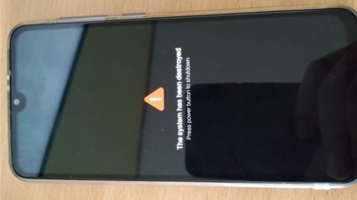 Xiaomi Mi 9 SE biến thành "cục gạch" vì bản cập nhật OTA dính lỗi