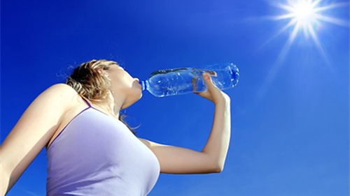 Cảnh báo nguy cơ tử vong do uống quá nhiều nước