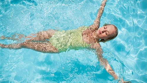 Vi khuẩn trong nước bể bơi sống lâu hơn bạn nghĩ 