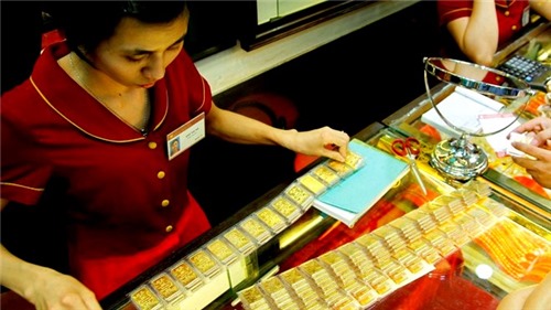 Cập nhật giá vàng hôm nay (8/8): Giá vàng trong nước giảm 200 nghìn đồng/lượng chỉ sau 1 tuần