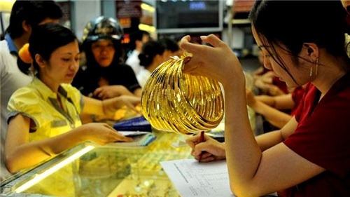 Cập nhật giá vàng hôm nay (25/8): Vàng SJC trong nước bất ngờ tăng mạnh giá mua vào
