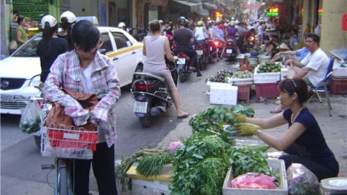 Quản lý đô thị ở Hà Nội, sao quá vô lý và bi hài thế?