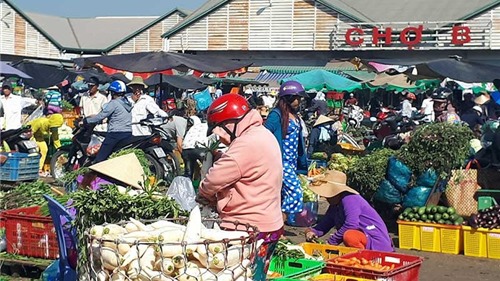 Hơn 30 chợ truyền thống tại TP.HCM hoạt động trở lại