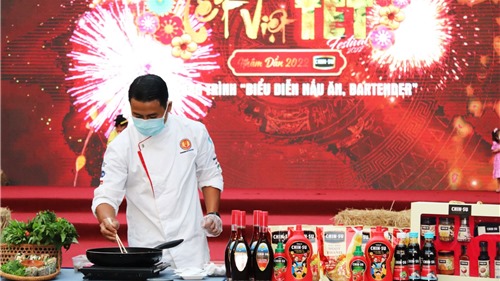 Biểu diễn ẩm thực “Vị ngon ngày Tết” thu hút đông đảo tín đồ ẩm thực trong Lễ hội Tết Việt