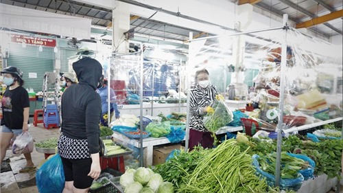 TP.HCM: 40 chợ truyền thống hoạt động để cung cấp nhu yếu phẩm cần cho người dân