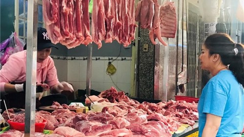 Giá lợn hơi tiếp tục giảm sâu, chạm “đáy” 2 năm