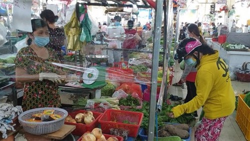 TP.HCM cho phép mở lại điểm bán thực phẩm thiết yếu tại các chợ truyền thống