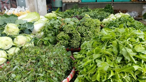 Hà Nội: Mặt hàng rau xanh nào đang biến động giá mạnh trong ngày đầu hạn chế đi lại?