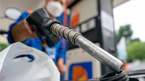 Giá xăng dầu giảm mạnh, về mức thấp nhất kể từ đầu năm