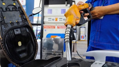 Bộ Công Thương ủng hộ giảm thuế để giảm giá xăng dầu
