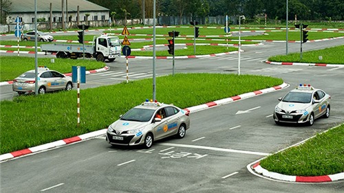 Từ ngày 15/6/2022 sẽ tăng thời gian học thực hành lái xe ô tô trên đường