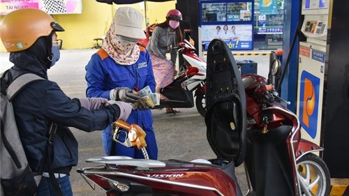 Giá xăng giảm 430 đồng/lít trong khi giá dầu diesel tăng mạnh