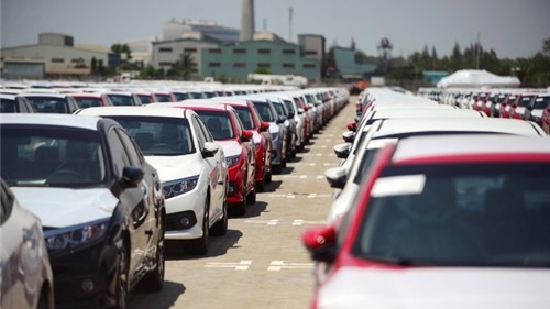 Nhập khẩu ô tô giảm 34,3% trong tháng 1