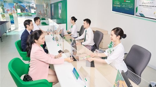 AIA Việt Nam và VPBank tăng thời gian hợp tác