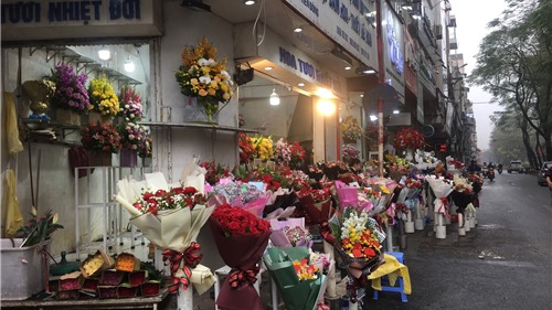Nhộn nhịp thị trường hoa, quà tặng ngày lễ tình nhân năm 2020