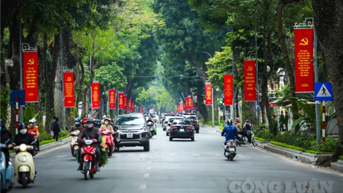 Hà Nội: Đường phố rực rỡ cờ hoa chào mừng Đại hội đại biểu toàn quốc lần thứ XIII của Đảng