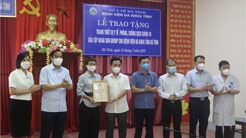 Sun Group tặng trang thiết bị y tế phòng chống dịch Covid-19 trị giá hơn 31 tỷ đồng cho Hà Tĩnh 