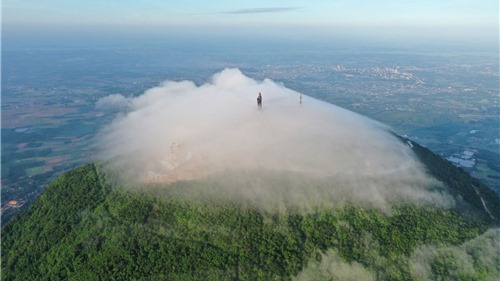 Núi Bà Đen (Tây Ninh) đã đến mùa săn mây đẹp nhất trong năm