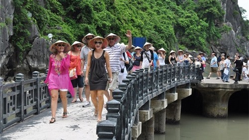 Chính sách visa mới sẽ tạo cú hích mạnh cho du lịch Việt Nam trong mùa cao điểm