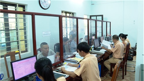 Thừa Thiên Huế: Tạo điều kiện thuận lợi nhất cho người dân cấp đổi biển số xe định danh