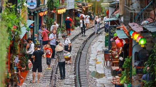 Đường sắt Hà Nội đề nghị giải tỏa phố \"cà phê đường tàu\"
