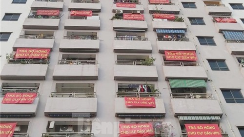 Bản tin BĐS 24h: Xử lý vụ hàng vạn căn hộ bị "treo" sổ hồng