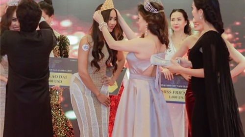 Doanh nhân Lâm Diệu Linh đăng quang Mrs Vietnam Global 2019 tại Thổ Nhĩ Kỳ 