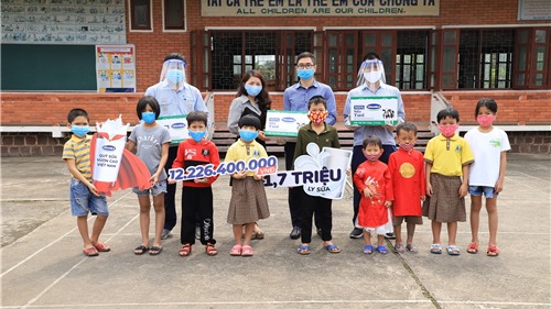 "Quỹ sữa vươn cao Việt Nam" - Lúc này, trẻ em khó khăn đang cần chúng ta nhất