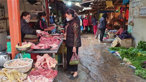 Thị trường ngày 10-4: Siêu thị giảm đến 25% giá thịt lợn