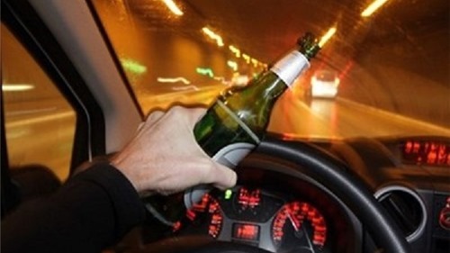 Vì sao lái xe khi uống rượu bia dễ gây nguy hiểm?