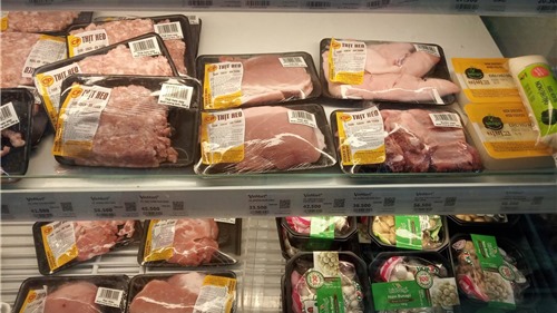 Giá thịt heo một số nơi vẫn neo cao