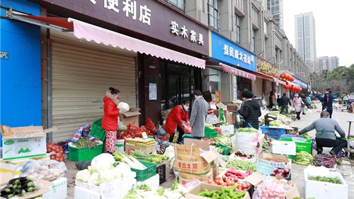 Vũ Hán mở chợ cóc phục vụ người dân
