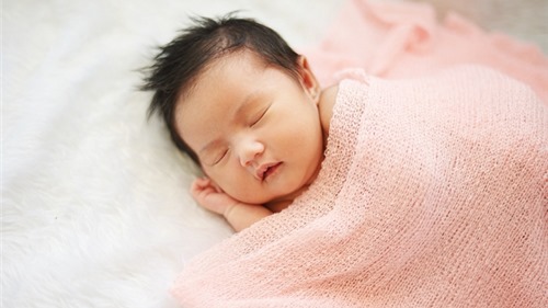 Vì sao trẻ sơ sinh ngủ ngáy?