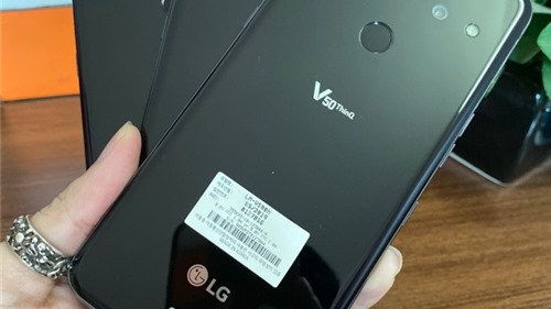 Điện thoại LG chuyển hướng dùng pin Trung Quốc