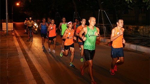 Cung đường chạy VPBank Hanoi Marathon ASEAN: Thấy một Hà Nội lãng mạn đêm thu