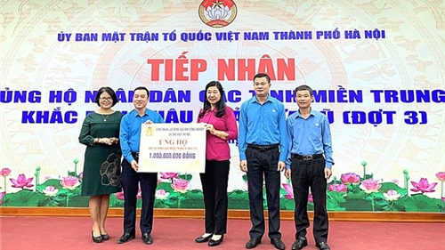 Hà Nội tiếp nhận hơn 15 tỷ đồng ủng hộ nhân dân các tỉnh miền Trung