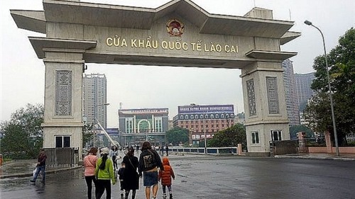 Tạm ngừng xuất, nhập cảnh khách du lịch qua cửa khẩu Lào Cai