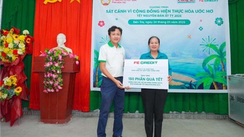 FE Credit mang Tết yêu thương đến các hoàn cảnh khó khăn ở Bến Tre 