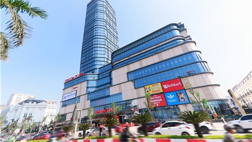 Không khí lễ hội bùng nổ ngày khai trương TTTM Vincom thứ 90 - Vincom Plaza Vinh