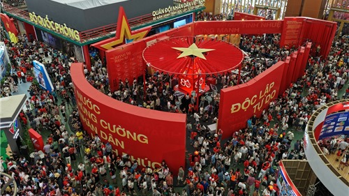 Trung tâm Triển lãm Việt Nam “gây sốt” với 1,2 triệu khách sau 3 ngày mở cửa