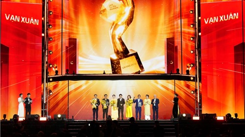 VinFast giành “bộ tứ” giải thưởng danh giá tại Vạn Xuân Awards 2025 