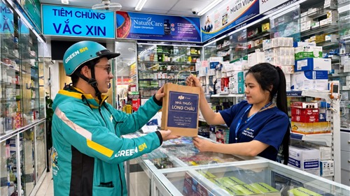  Green SM & Long Châu triển khai giao hàng bằng xe máy điện 