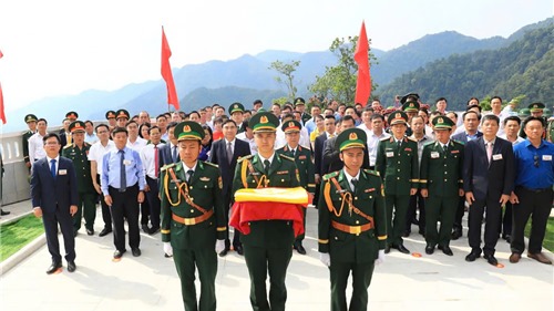  Tự hào, thiêng liêng lễ thượng cờ A Pa Chải - Cực tây tổ quốc 