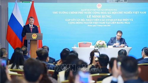 Thủ tướng Lê Minh Hưng gặp cộng đồng người Việt Nam tại Nga 