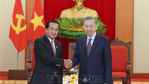Ưu tiên cao nhất phát triển quan hệ Việt Nam - Lào