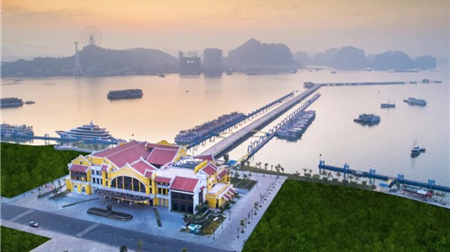 Du khách “kín lịch” chơi lễ Quốc khánh đầu tiên của thành phố Quảng Ninh 